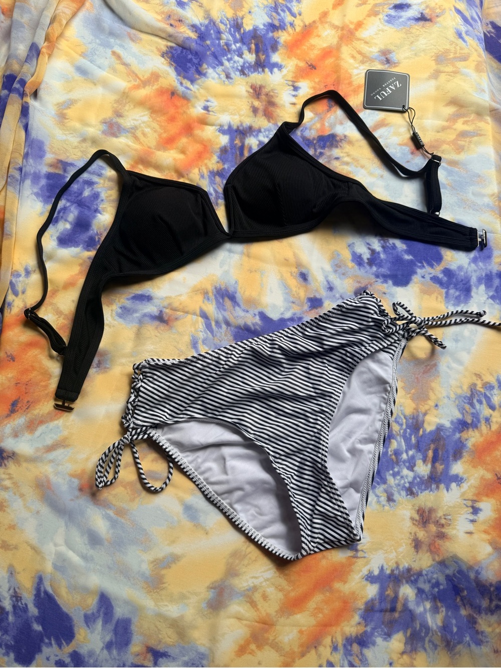 size s🌴black bikini top with black & white striped tie-side lace-up bottoms🌴